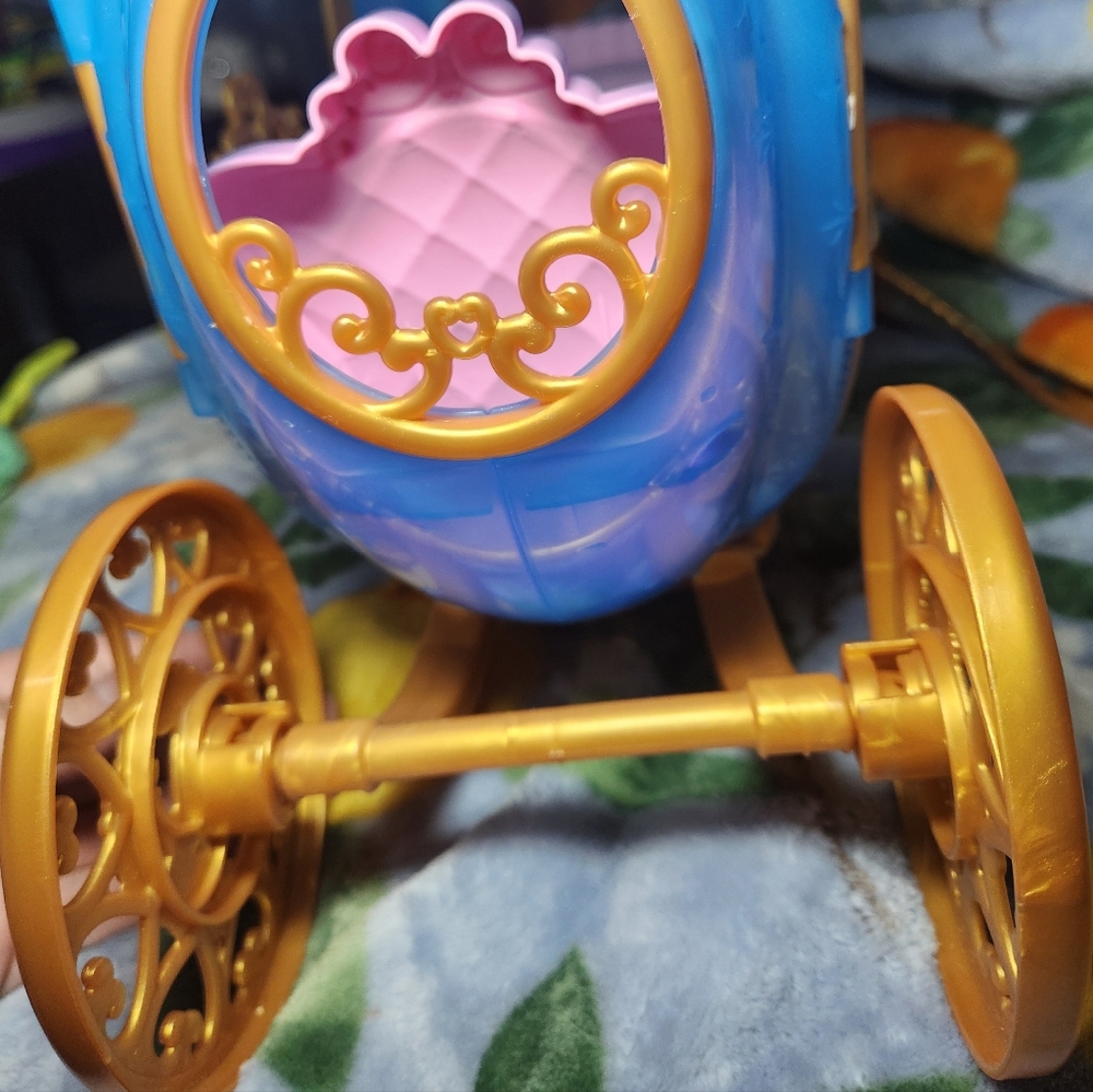 Mattel Disney Cinderella Blue and Gold Carriage - Picture 8 of 9